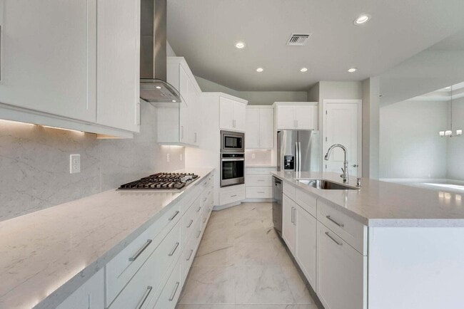 Building Photo - 9296 Crestview Cir