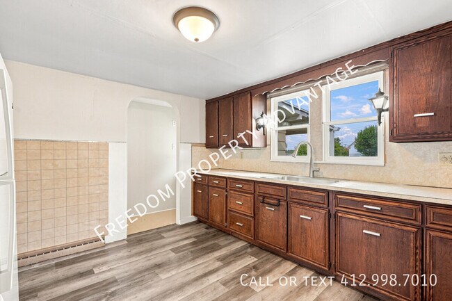 Building Photo - 945 Fayette St