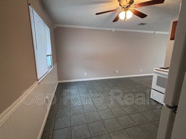 Building Photo - 4003 Carlton Ave