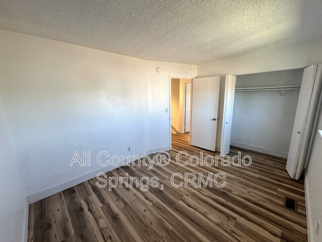 Building Photo - 6678 Provincial Dr