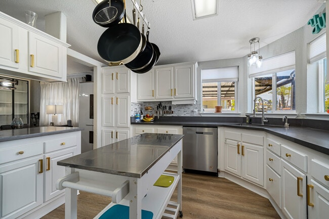 Building Photo - 159 Estrada Way