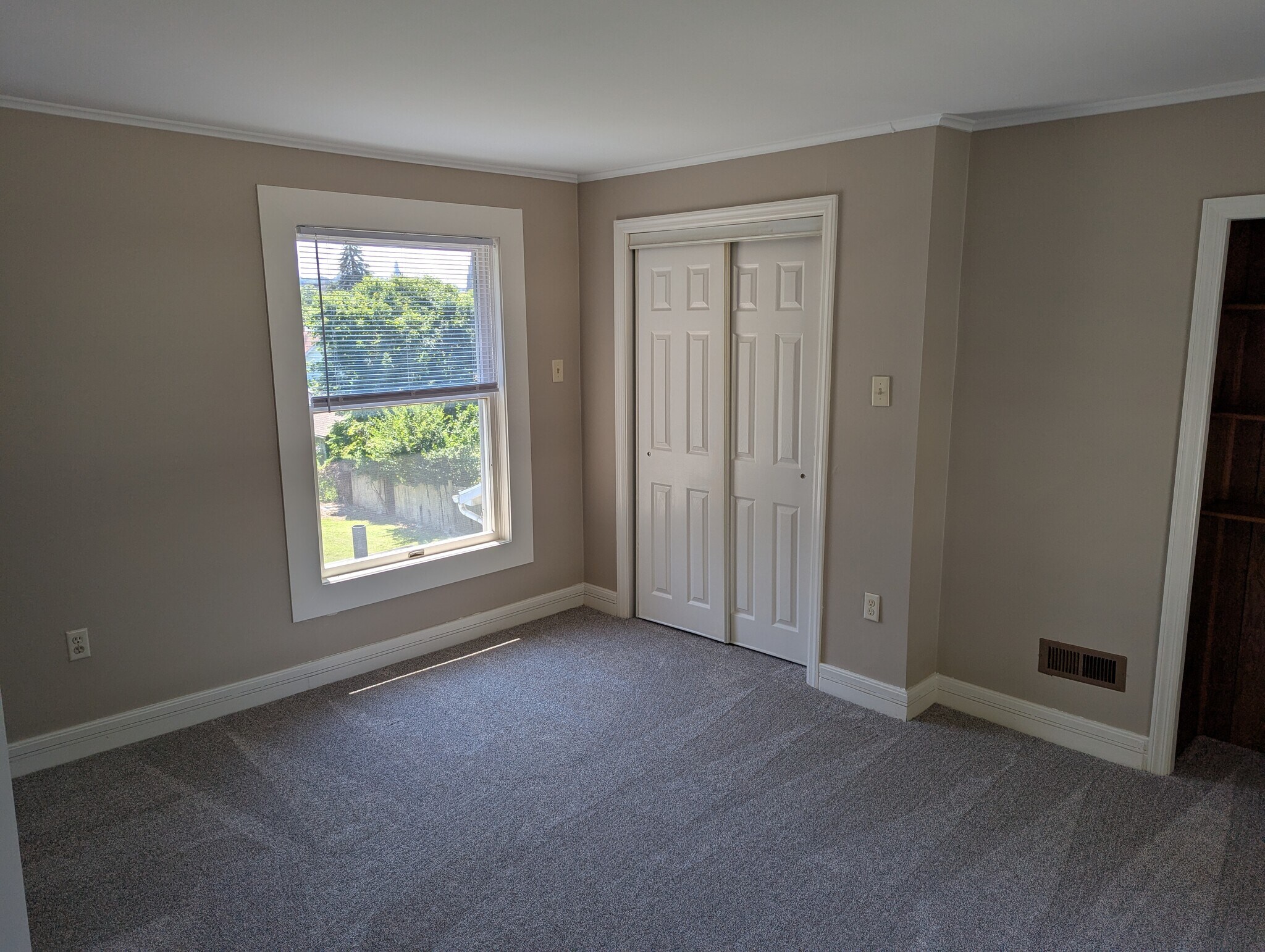 Master Bedroom - 321 Howard St