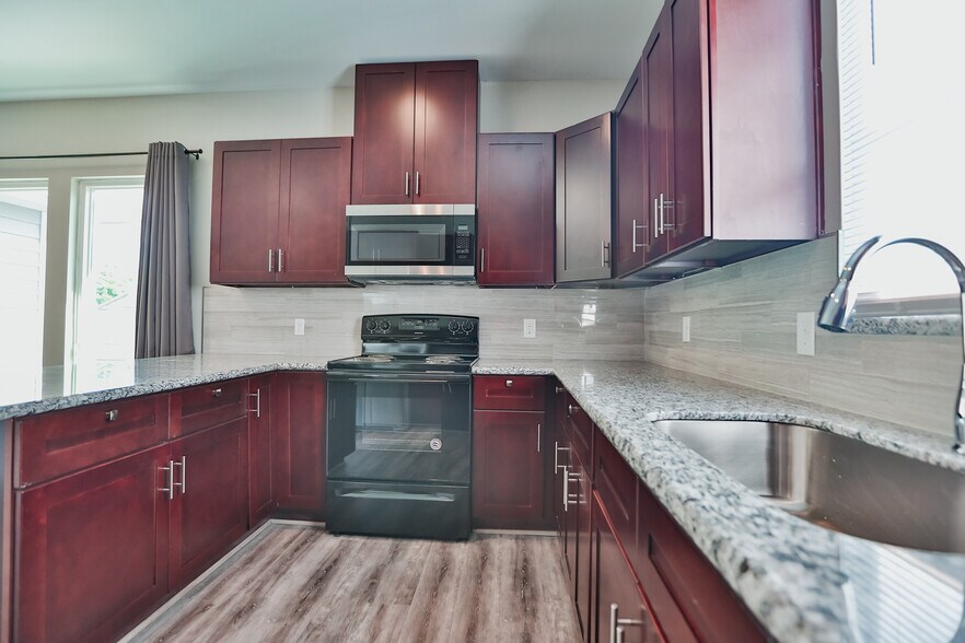 Building Photo - 3245 Dixie Dr