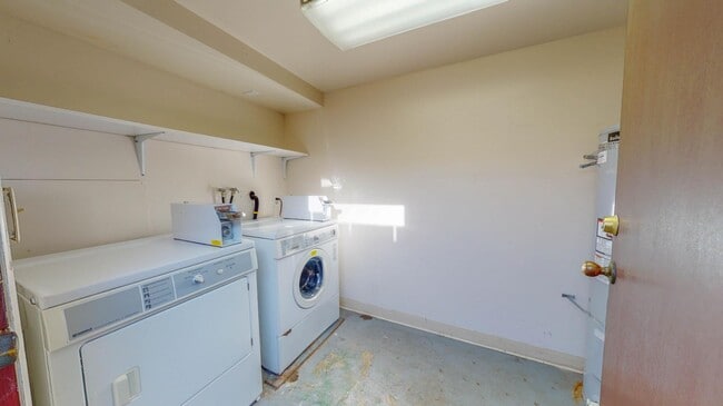 Building Photo - 121 N Wasson St