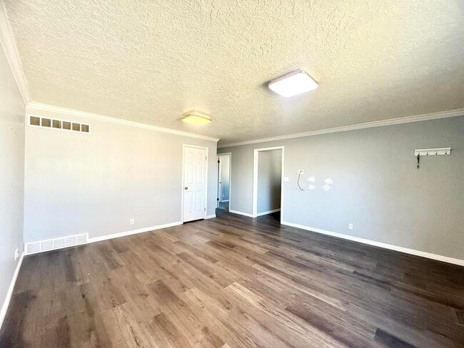 Building Photo - 1334 Sudbury Ave