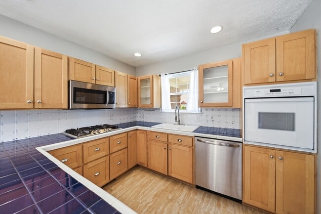 Building Photo - 8936 E 33rd Pl