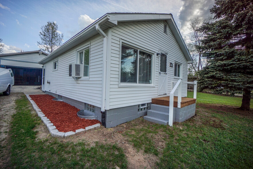 Building Photo - 117 Cherry St