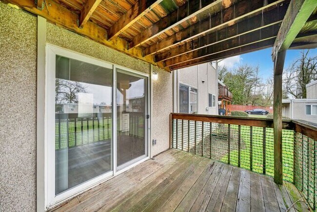 Building Photo - 3 bedroom 1 bath in heart of Milwaukie