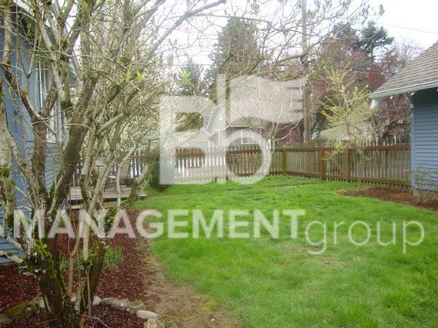 Building Photo - Charming Sellwood Home Offers Lots of Character & Charm!