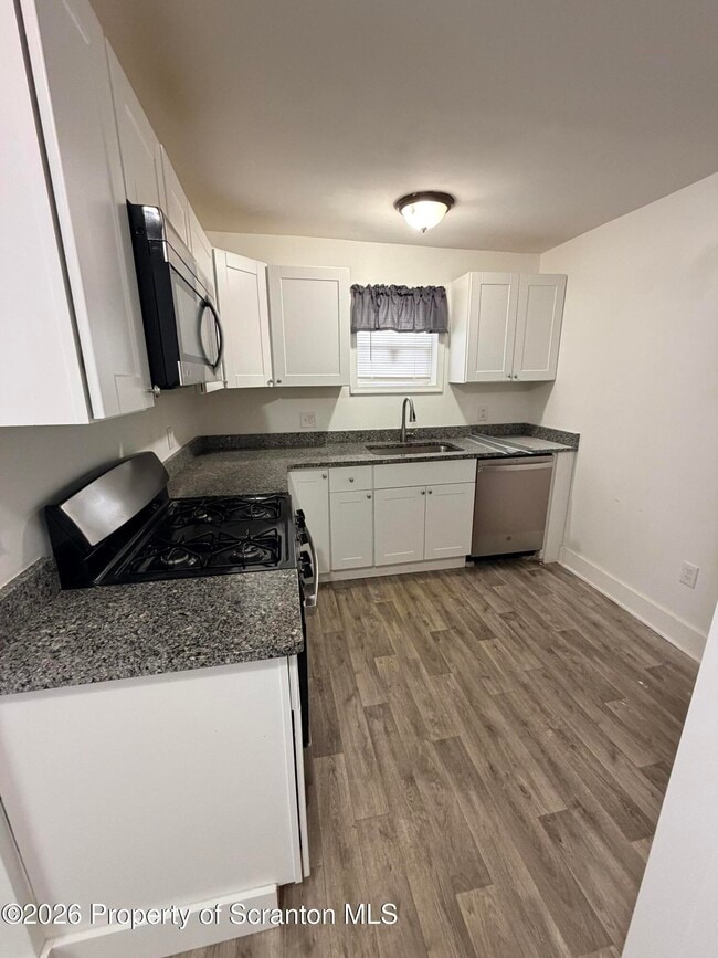 Building Photo - 317 10th Ave