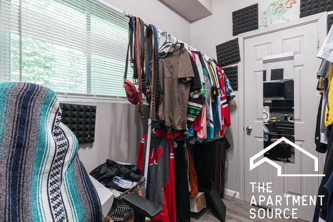 Building Photo - 1237 W Ohio St