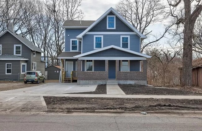 Building Photo - 2406 Woodland Ave