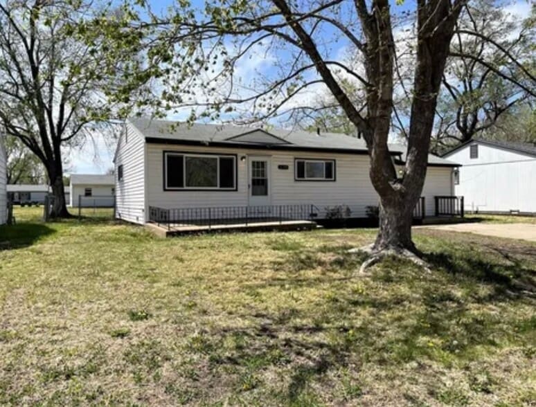 Primary Photo - 630 Whittinghill Ave