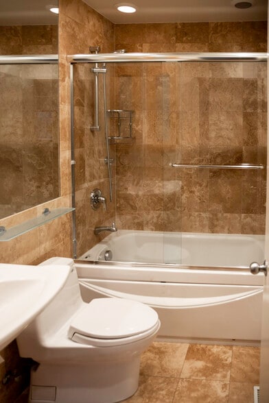 Building Photo - 1810 N Fremont St