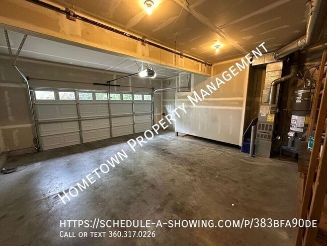 Building Photo - 5601 Pasinetti St