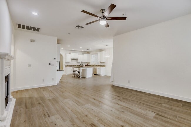 Building Photo - 16844 N 98th Pl