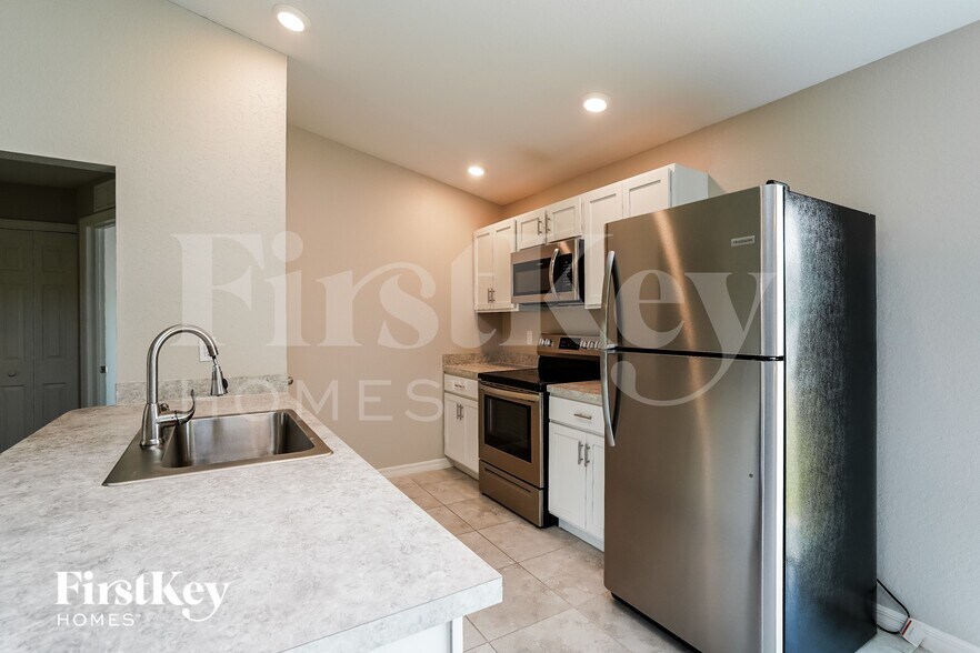 Building Photo - 1113 NW 1st Ave