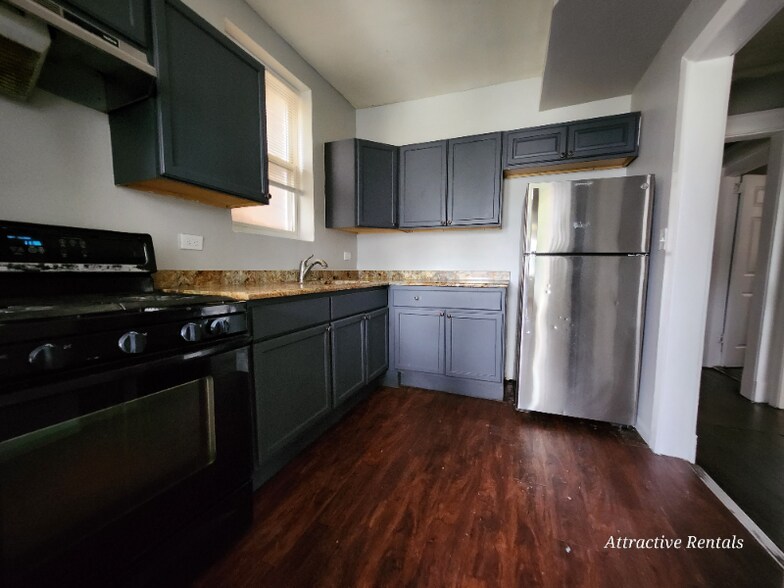 Building Photo - 6738 S Prairie Ave