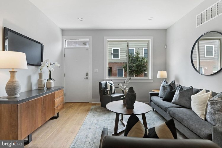 Living Area - 2534 E Gordon St