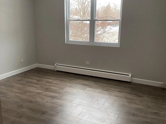 Building Photo - 819 E Miner St