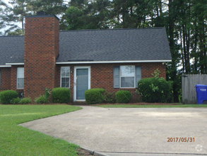 Building Photo - 1814 Summerhaven Dr