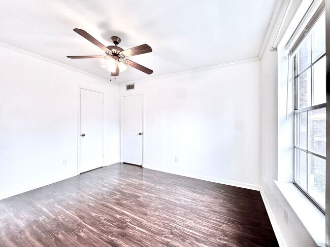 Building Photo - Spacious 2 Bed/2 Bathroom Condo in Bocage – Walk to Towne Center & Whole Foods!