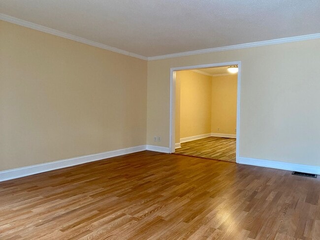 Building Photo - Charming 3 Bedroom/1.5 Bathroom Townhome in Parkville, MD!
