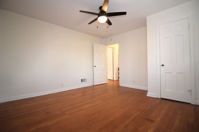 Building Photo - 3921 Oak St