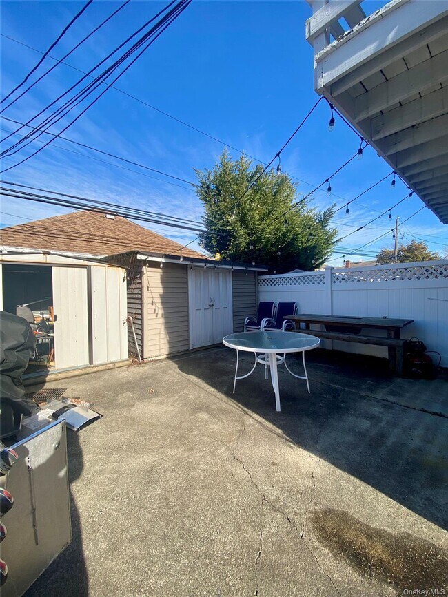 Building Photo - 641 E Olive St