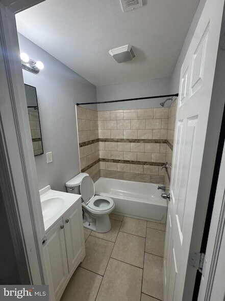 Building Photo - 24 E Abbottsford Ave