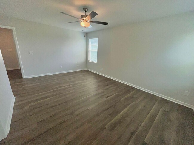Building Photo - 503 Sandy Holw Dr