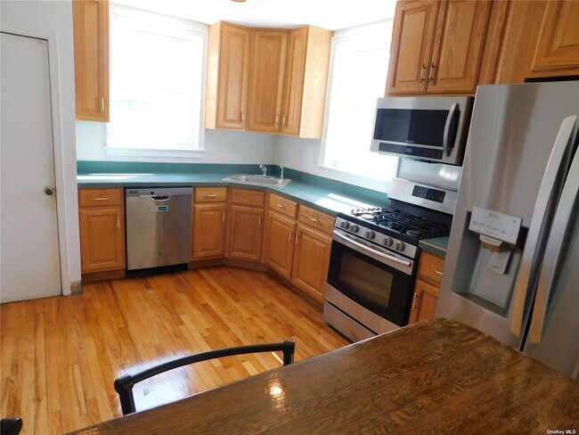 Building Photo - 360 Woodland Dr