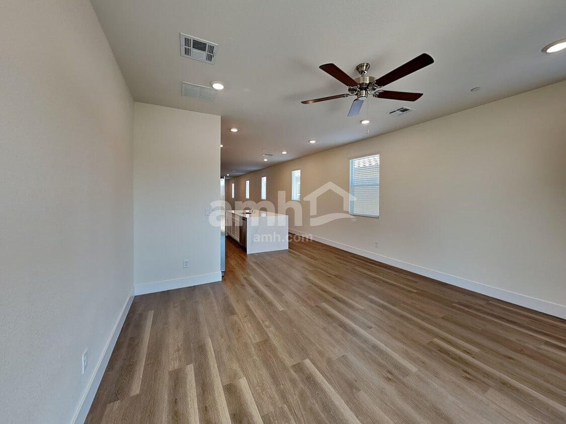 Building Photo - 854 English Primrose St