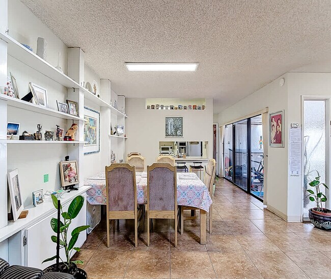 Building Photo - 693 NW 102 Pl