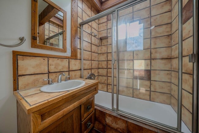 Building Photo - 69 Glendora Ave