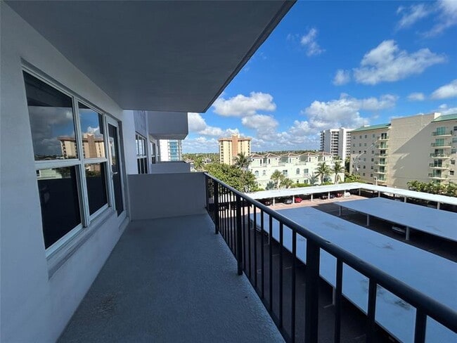 Building Photo - 405 N Ocean Blvd