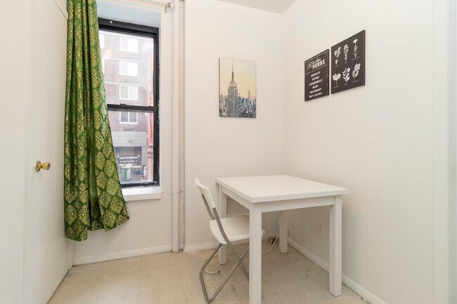 Building Photo - 316 E 96th St