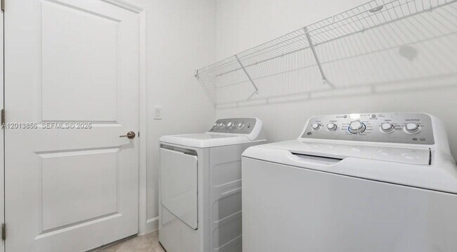 Building Photo - 20511 Hazelnut Ct S