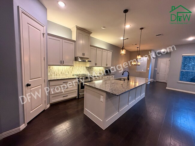 Building Photo - Spacious 3-Bedroom Townhome in Prime Arlington Location – Stylish, Modern, and Move-In Ready!