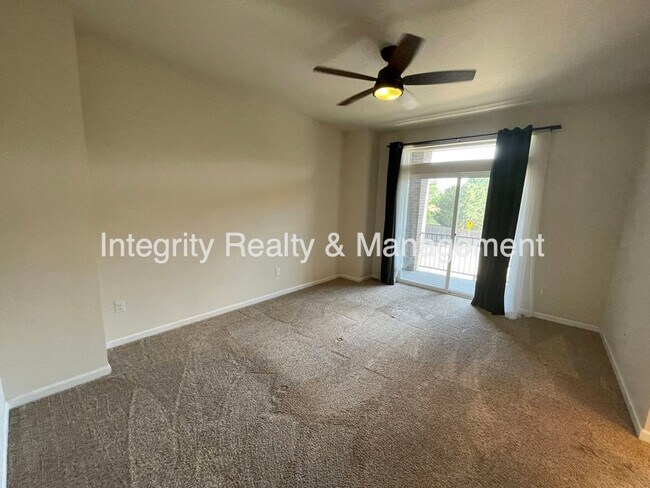 Building Photo - 598 E Dry Creek Pl