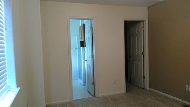 Building Photo - Nice 2 Story Townhome with Attached Garage...