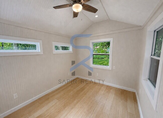 Building Photo - PRE-LEASING! Spacious & Stunning 5BR/3BA in the Heart of North Druid Hills