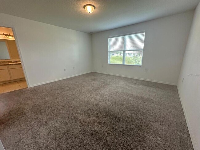 Building Photo - 118 Mandovi St