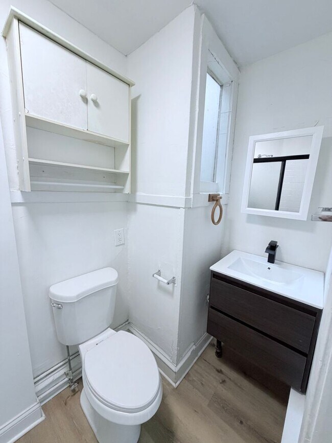 Building Photo - 3101 NE Tyler St