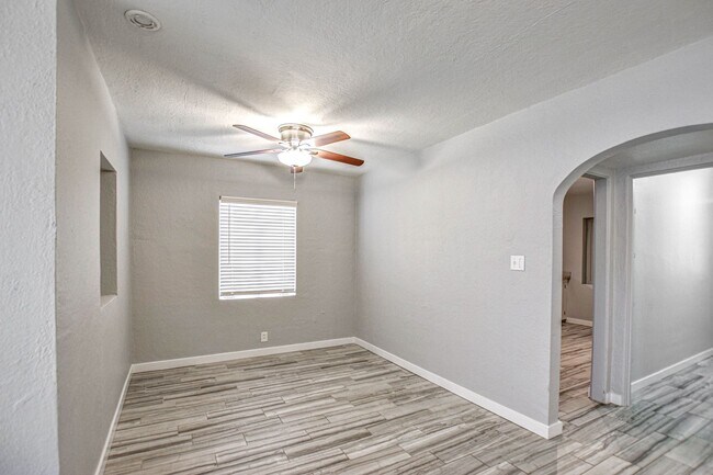 Building Photo - Vintage Ranch Home