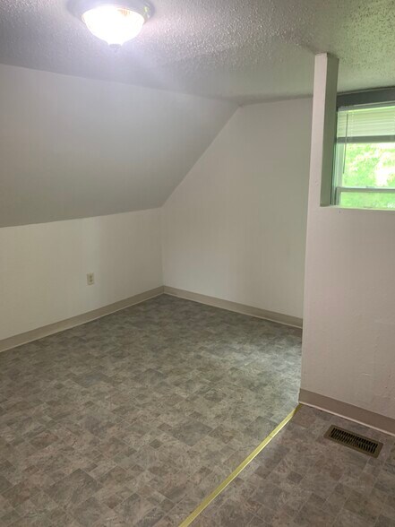 Building Photo - 879 Galtier St