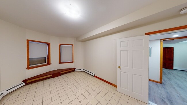 Building Photo - 1904 Beacon St