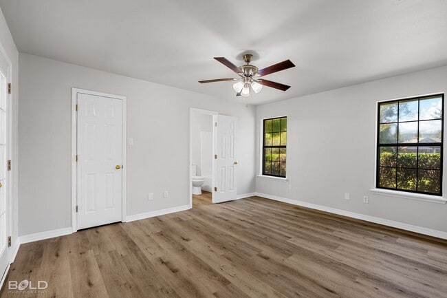 Building Photo - Check Out this 3 bed 2 bath in North Shreveport!