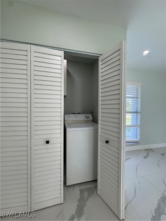 Building Photo - 1127 Lovely Ln