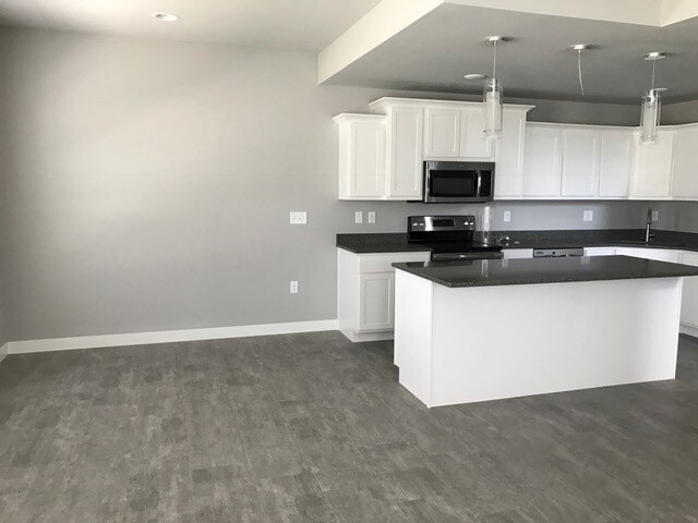 Chefs Kitchen Stainless - 4837 E Court St